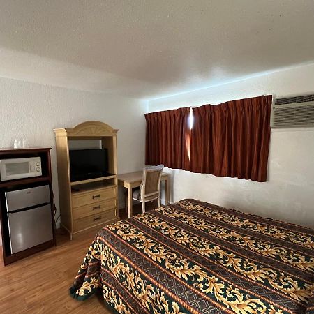 Sherwood Motel Palmdale Bagian luar foto
