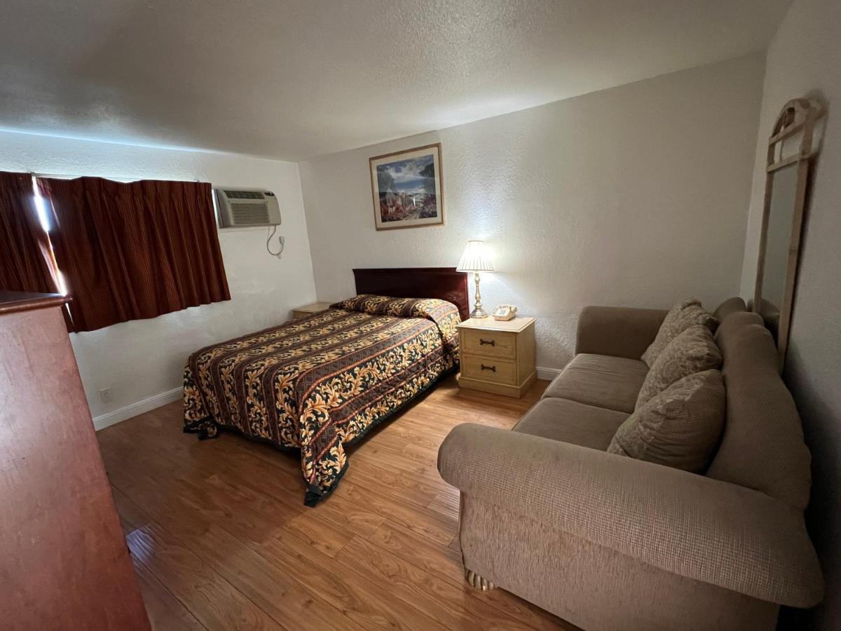 Sherwood Motel Palmdale Bagian luar foto