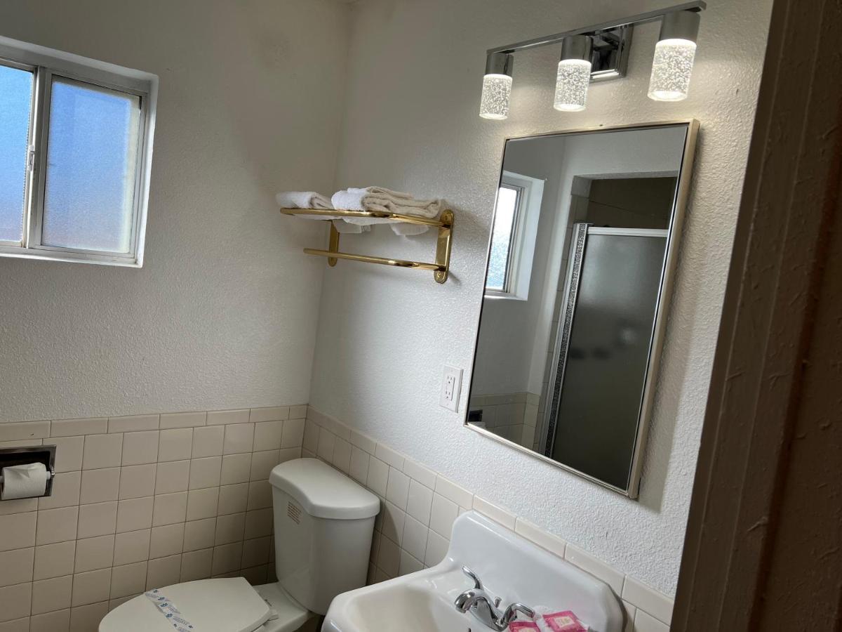 Sherwood Motel Palmdale Bagian luar foto